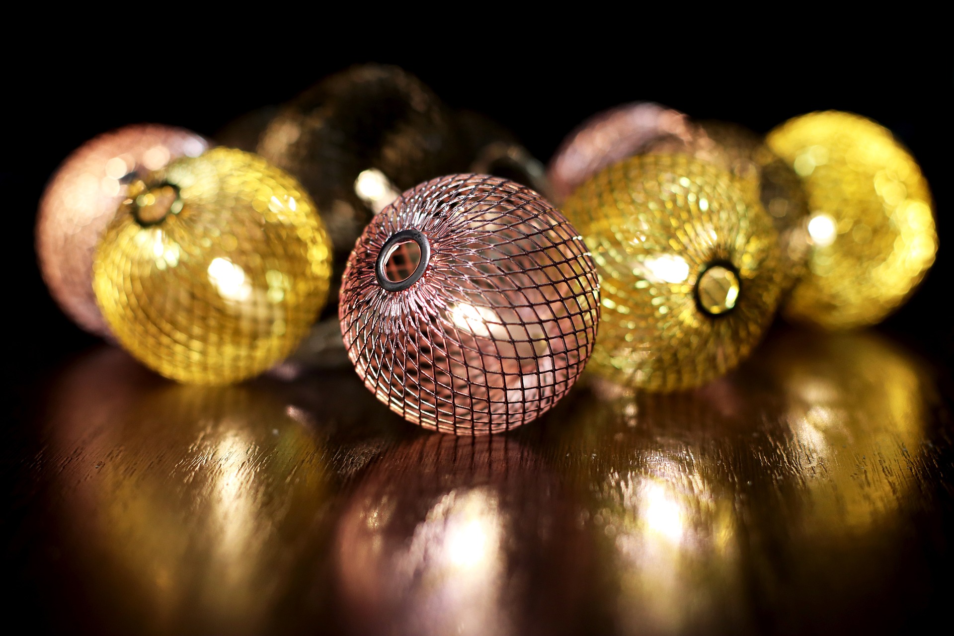 Избор на коледно и новогодишно осветление 2022-2023 - Осветителни тела и лампи за дома